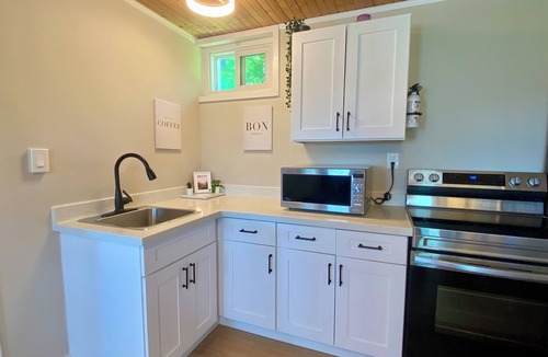 Bluewater Apartment | Cozy Bayfield Retreat Pool & Hot Tub 15min to Grand Bend Lake Huron Nearby