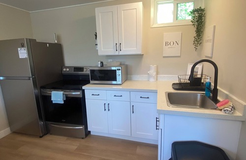 Bluewater Apartment | Cozy Bayfield Retreat Pool & Hot Tub 15min to Grand Bend Lake Huron Nearby