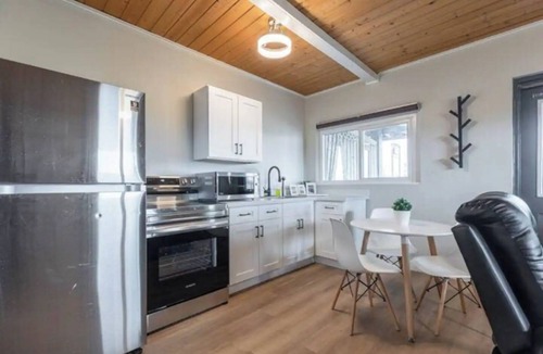 Bluewater Apartment | Cozy Bayfield Retreat Pool & Hot Tub 15min to Grand Bend Lake Huron Nearby
