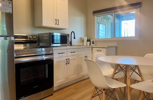 Bluewater Apartment | Cozy Bayfield Retreat Pool & Hot Tub 15min to Grand Bend Lake Huron Nearby