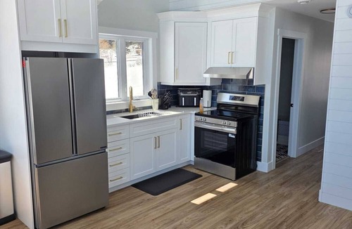 King's Point Cottage | Cozy Beachfront Cottage Retreat w/Loft Workspace, Stunning Views & Beach Access