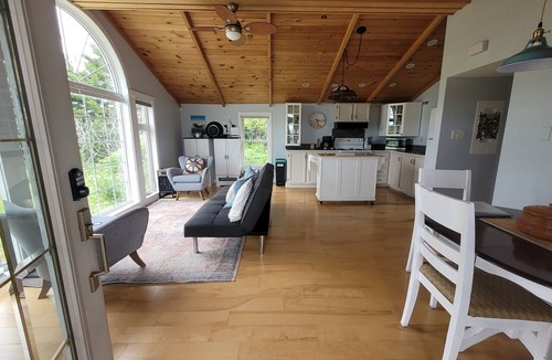 Grand-Digue House | Cozy beautiful space in a great location. Close to beautiful beaches and sunsets