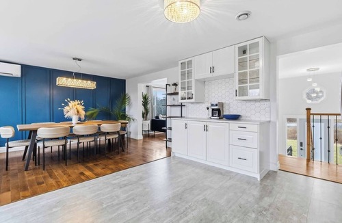 Bedford House | Cozy Bedford Cottage 1 Min to Greenfoot Energy Ctr