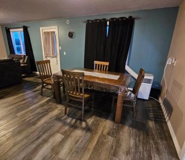 Buffalo Narrows House | Cozy Bungalow