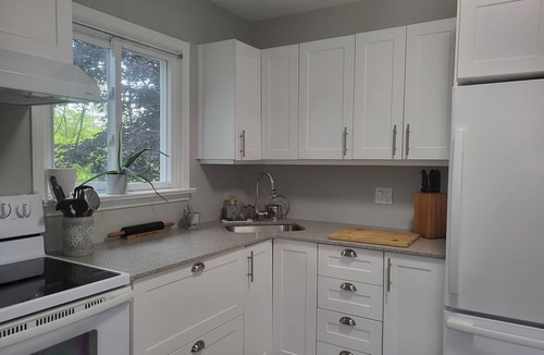 Marmora House | Cozy Bungalow close to fishing, ATV trails, nature and beautiful Crowe Lake.