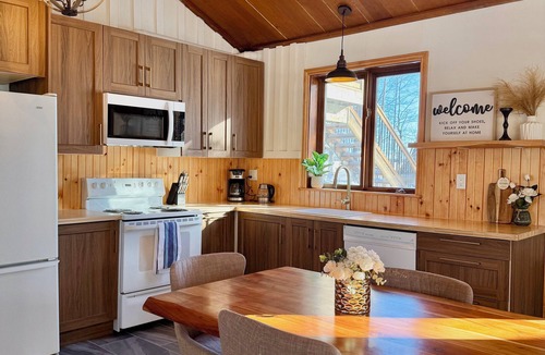 Bradford West Gwillimbury Cabin | Cozy cabin near Toronto
