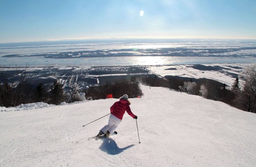 Saint Ferreol les Neiges Ski Chalet | Cozy Chalet Near Mont-Sainte-Anne | Sleeps 8–10 | Fireplace | EV Charger