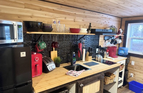 Gloucester County Cabin | COZY CEDAR TINY HOME