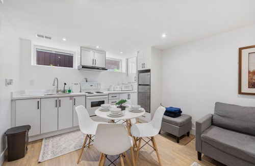 Pickering Apartment | Cozy & Charming Apt For 4 | Quiet & Privacy