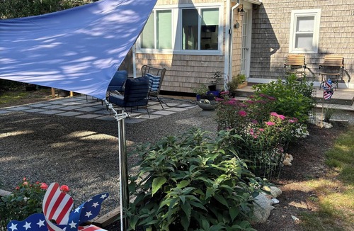 West Chatham Cottage | Cozy Chatham Cottage walk to Hardings beach Restaurants & downtown.