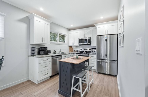 St. Catharines House | Cozy Cityscapes 3Br, 1B with Washer+Dryer