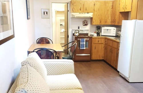 East Kootenay Apartment | ♥COZY COMFORT☆☆SLEEPS4 ♥5 Min to Golf & Ski