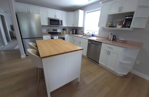 Rutland House | Cozy Comfy Family Friendly Centrally Located Home in Wine Country