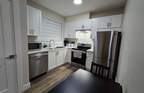 Abbotsford Condo | Cozy condo with AC in lovely Abbotsford