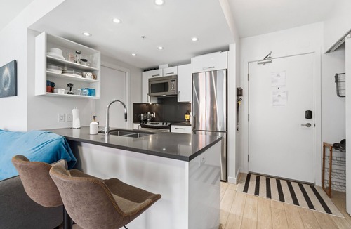 Downtown Eastside Condo | Cozy condo with excellent views, 5 mins to arena