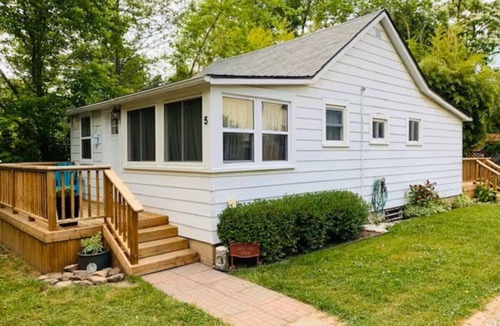 Historic Old Town House | Cozy cottage minutes to lake!