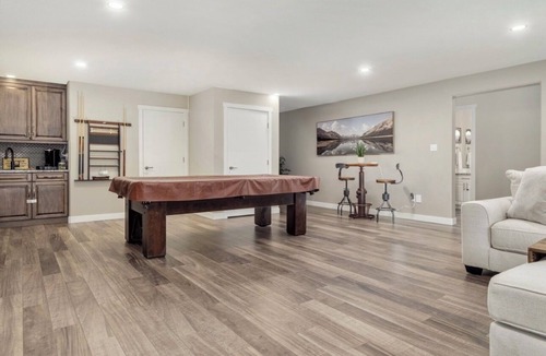 Coaldale House | Cozy Cottage Suite With Massage Chair And Pool Table