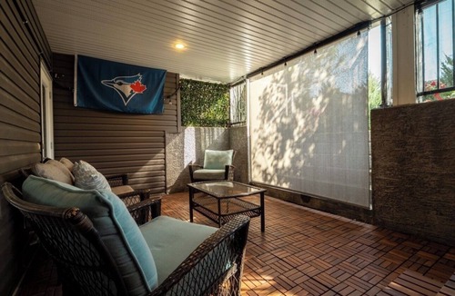 Coaldale House | Cozy Cottage Suite With Massage Chair And Pool Table