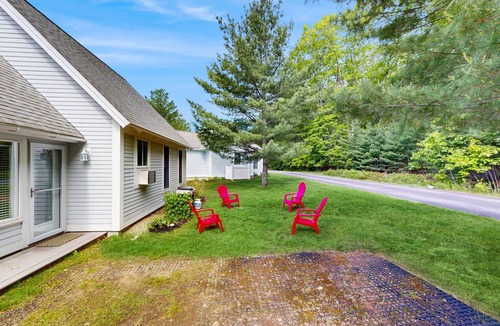 Summer Village Cottage | Cozy Cottage with Pools, Pickleball, Game Room, and Trolley to Nearby Beaches