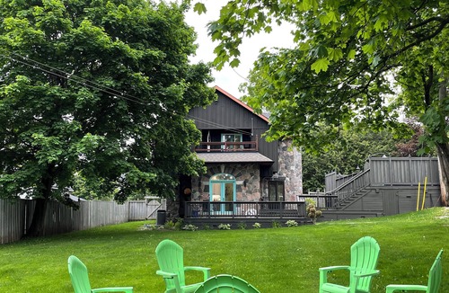Alton House | Cozy Country Spring & Summer Getaway | HotTub + Outdoor Pool & Fire Pits