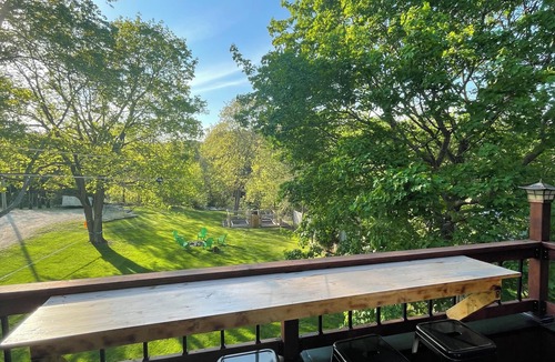 Alton House | Cozy Country Spring & Summer Getaway | HotTub + Outdoor Pool & Fire Pits