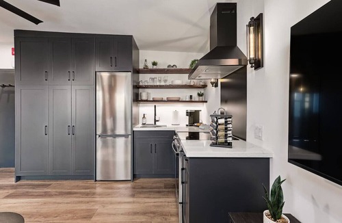 Collingwood Hotel | Cozy Couples` Loft in the Heart of Collingwood