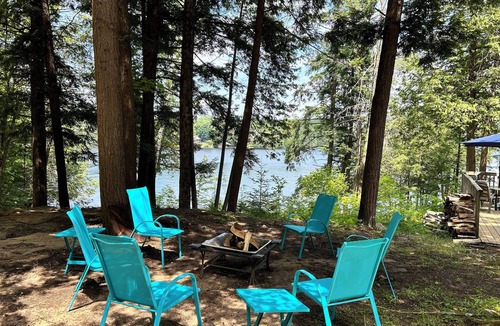 Minden Hills Cottage | Cozy Cove on Gull Lake Getaway to your own cove with swim up dock and sand beach
