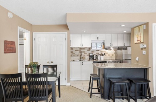 Craigleith Condo | Cozy Creek Retreat: Pool, Hot Tub, Tennis!