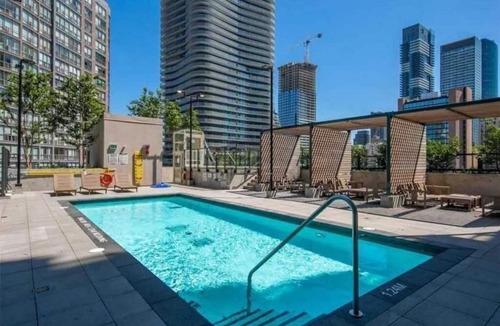 Bay Cloverhill Condo | Cozy Downtown Escape: Near Subway, UofT, Financial Districts.