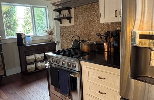 Kensington-Cedar Cottage House | Cozy East Van detached home with large backyard