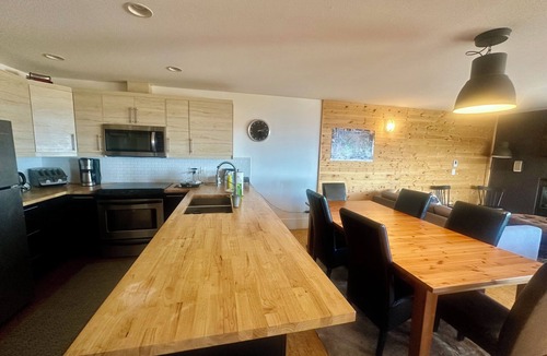 Big White Ski Resort Apartment | Cozy family retreat at Big White Ski Resort, 3BD, 2 Bath, and Private Jacuzzi