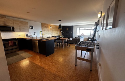 Big White Ski Resort Apartment | Cozy family retreat at Big White Ski Resort, 3BD, 2 Bath, and Private Jacuzzi