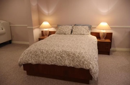 Markham House | Cozy Family Suite, entire place with two beds, pravite washroom and kitchen