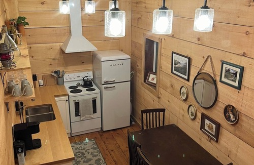 Baldwin Cabin | Cozy Guest House on the River