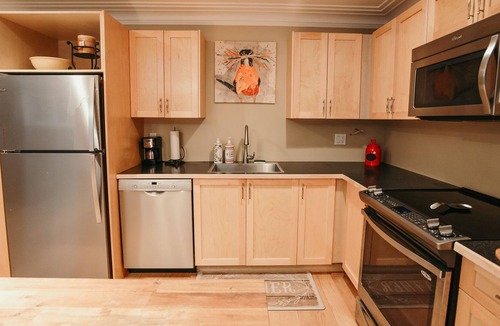 Cordova Bay House | Cozy Guest Suite
