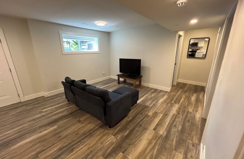 Maple Ridge House | Cozy Guest suite in the heart of Maple Ridge (Pet Friendly!)