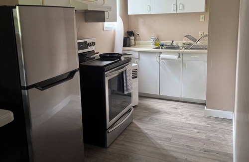Regional District of Nanaimo House | Cozy guest suite, located centrally.