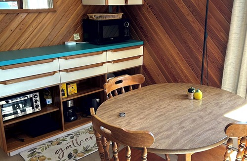 East Kootenay Cottage | Cozy Guesthouse with Beautiful Mountain Views!