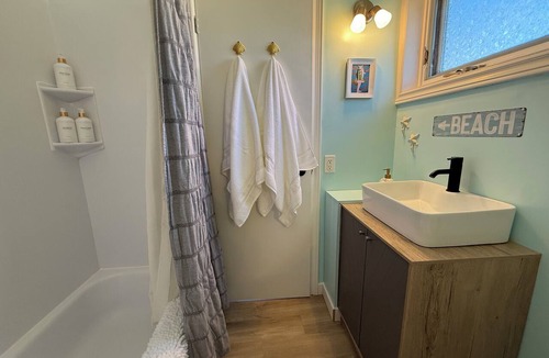 Petit-Etang House | Cozy home near National Park. Steps to the ocean and sunsets. Dog friendly!