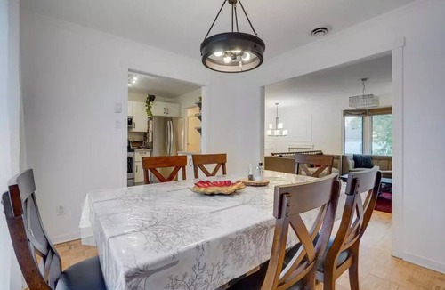Saint-Hubert House | cozy house parking private Montreal