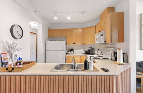 Nicklaus North Apartment | Cozy Lakefront Whistler Condo | Mountain/Lake View