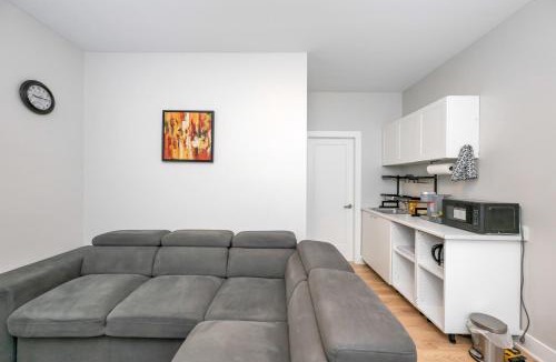 Langford Apartment | Cozy Langford suite