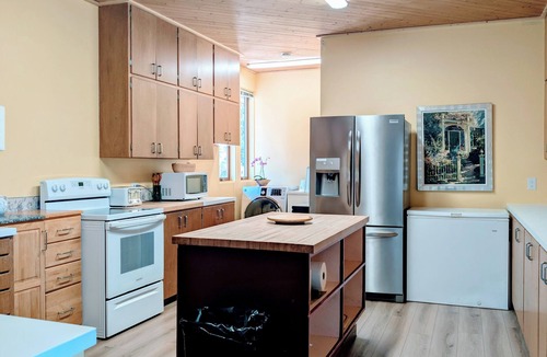 Regional District of Nanaimo House | Cozy Lodge with Beach Access, Pool