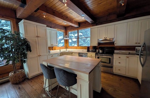 Lac Superieur Village Ski Chalet | Cozy Log Cabin in Cote Nord Tremblant, pool, tennis, lake, spa, pet-friendly