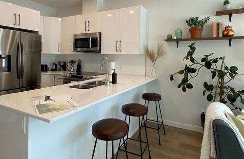 Kamloops Apartment | Cozy Modern Apartment - Near City Centre