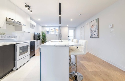 Longueuil Apartment | Cozy Modern Free Parking，3BedroomnClose LaRonde