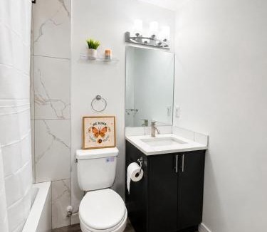 Chestermere Apartment | Cozy & Modern Guest Suite-Minutes away from Lake!
