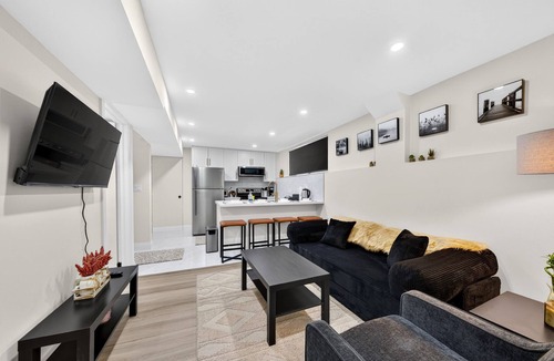Walkerville House | Cozy Modern Walkerville Basement Apartment