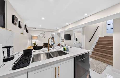 Walkerville House | Cozy Modern Walkerville Basement Apartment