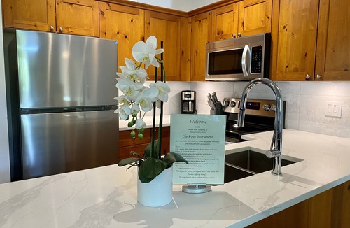 Village North House | Cozy Mountain Oasis w/hot tub and free parking